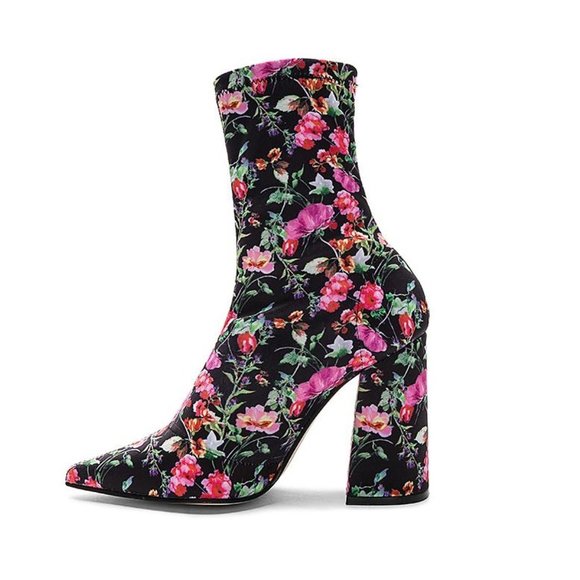 *SOLD*Steve Madden Lombard Pointy Toe Sock Bootie - Picture 3 of 11